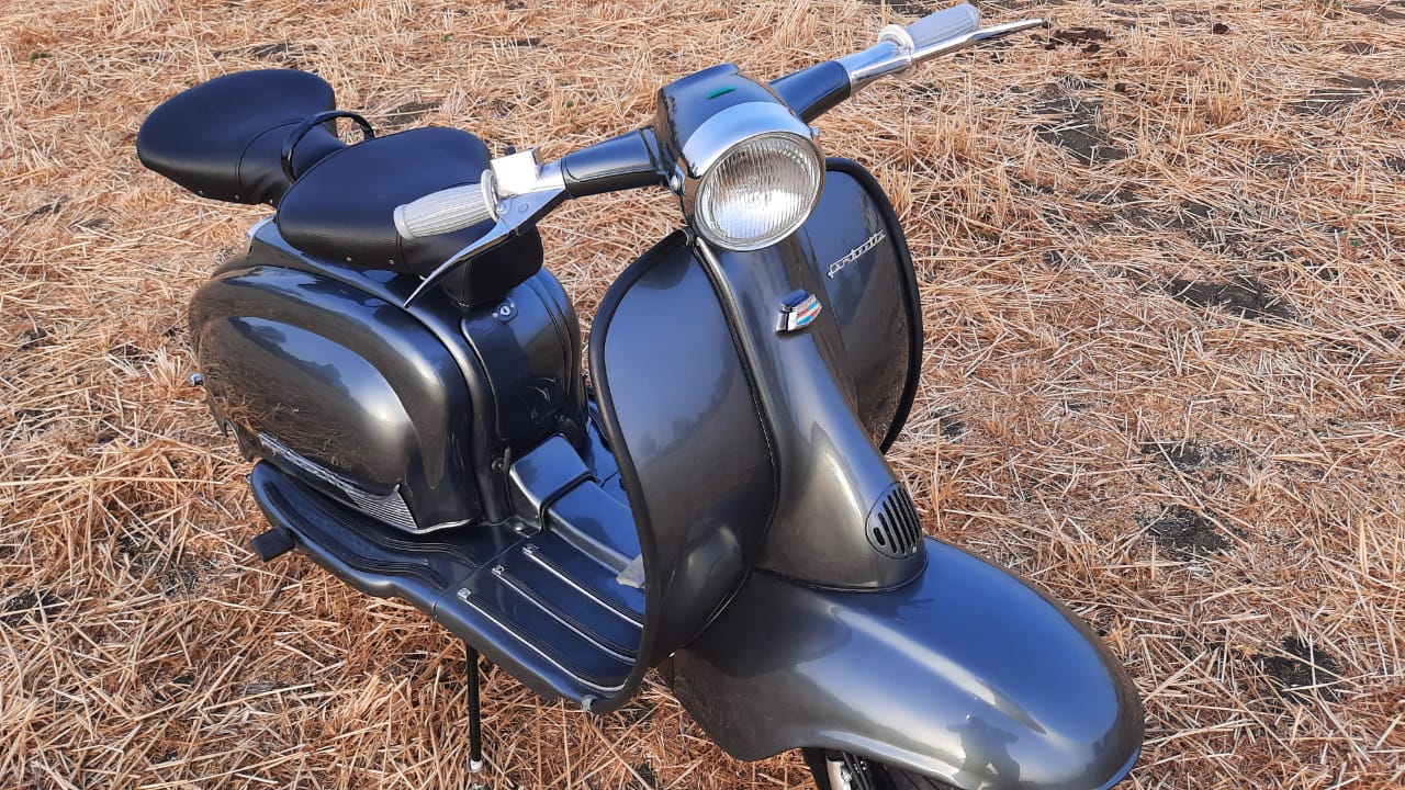 Lambretta LI in classic blue